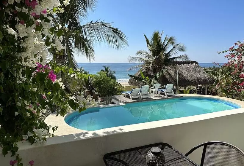 Aamiaismajoitus (B&B) Beachfront Paradise Boutique