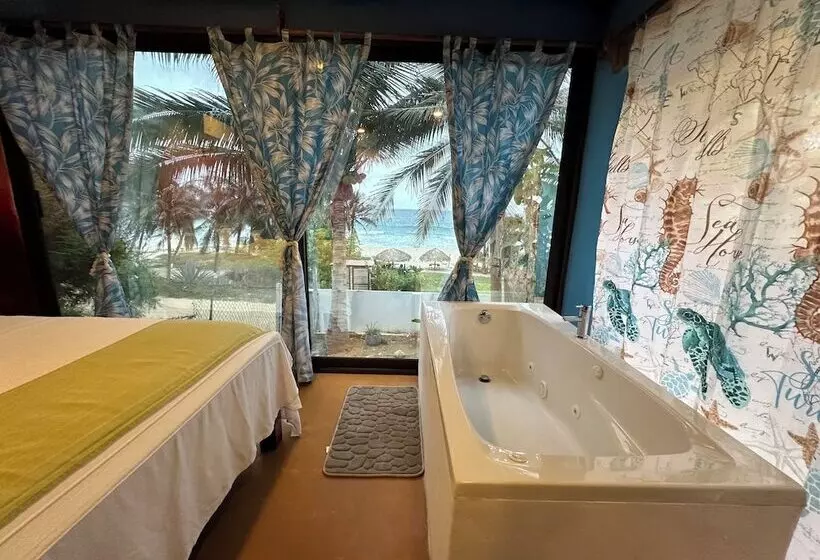 Aamiaismajoitus (B&B) Beachfront Paradise Boutique