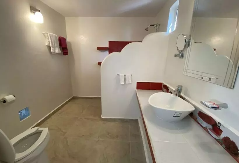 Aamiaismajoitus (B&B) Beachfront Paradise Boutique