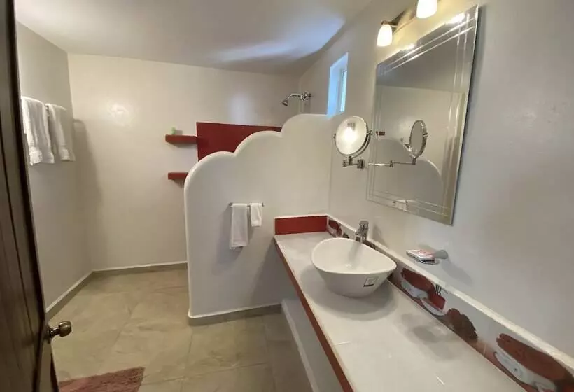 Aamiaismajoitus (B&B) Beachfront Paradise Boutique