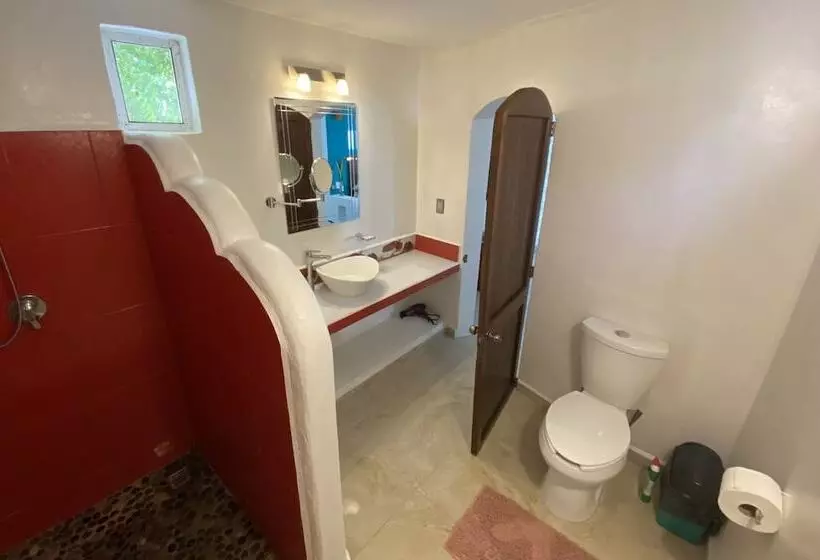 Aamiaismajoitus (B&B) Beachfront Paradise Boutique