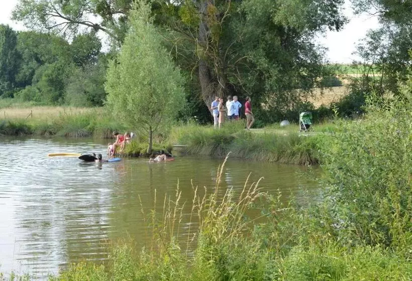 ベッドアンドブレックファースト Double Room On Farm