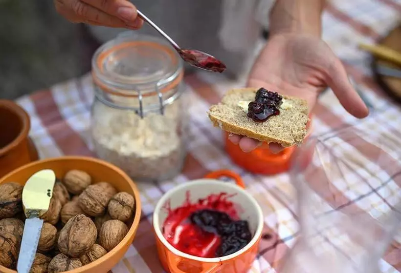 ベッドアンドブレックファースト Double Room On Farm