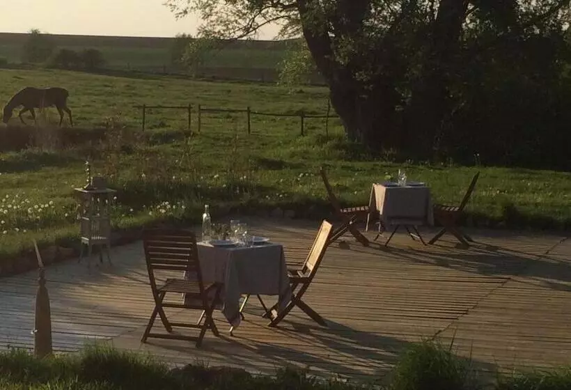 ベッドアンドブレックファースト Double Room On Farm