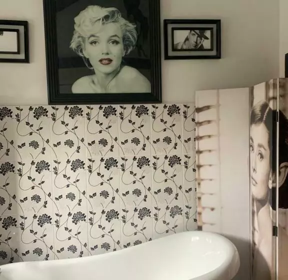 ベッドアンドブレックファースト Tathan Herd