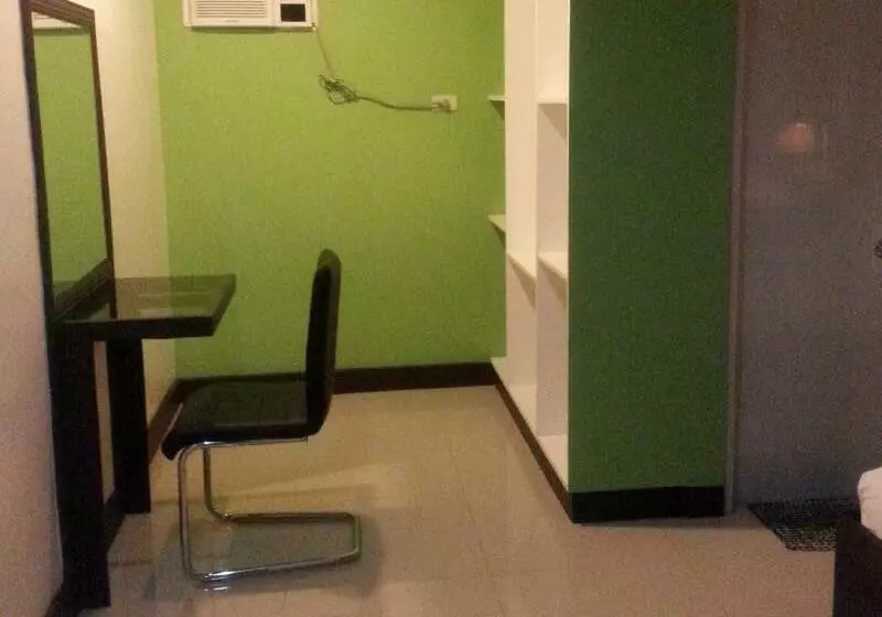 Dolyn Suites