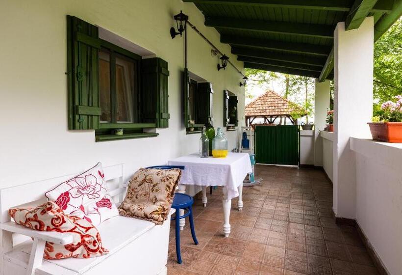 فندق Kisparaszt Vendégház