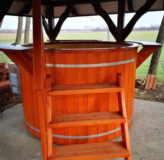 فندق Kisparaszt Vendégház