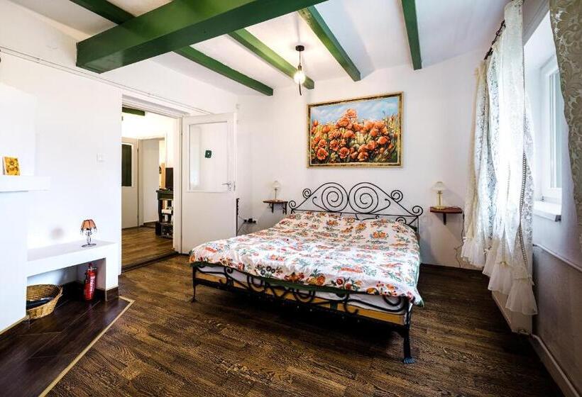 فندق Kisparaszt Vendégház