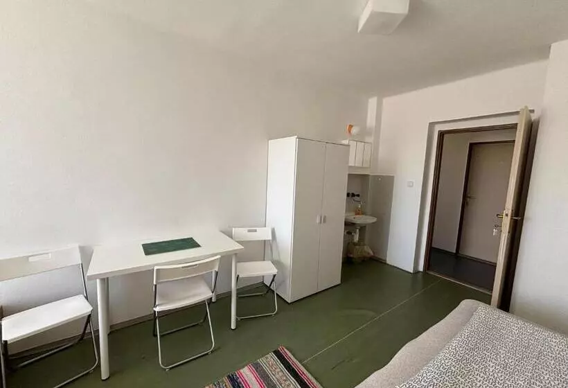 Majatalo Restaurace A Penzion U Jezírka