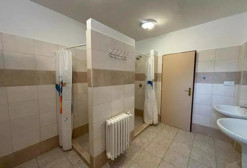 Majatalo Restaurace A Penzion U Jezírka