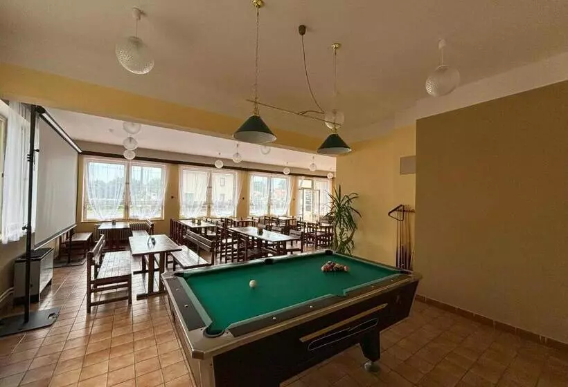 Majatalo Restaurace A Penzion U Jezírka