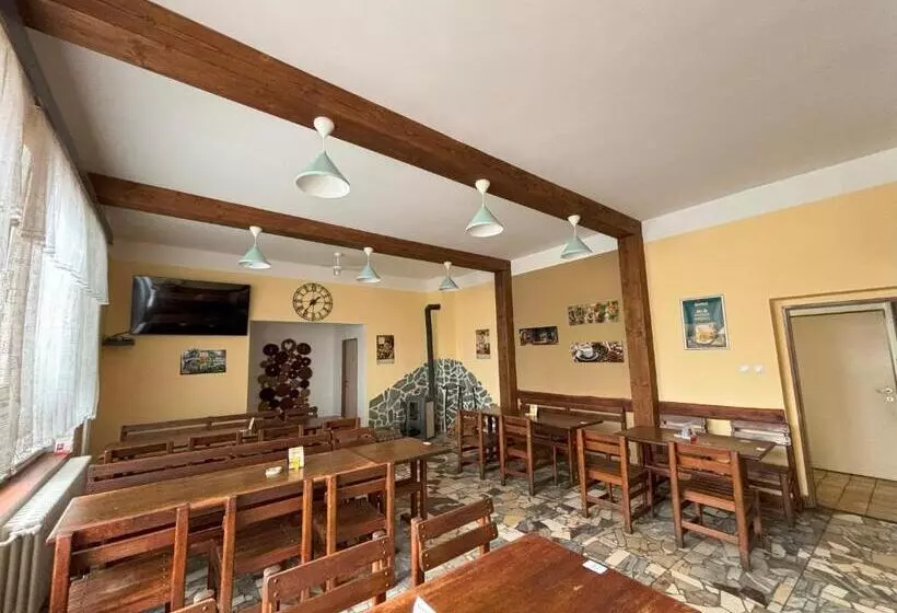 Majatalo Restaurace A Penzion U Jezírka