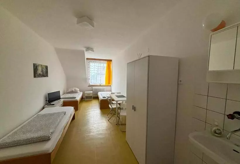 Majatalo Restaurace A Penzion U Jezírka