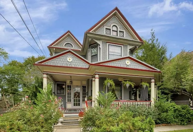 The Inn On Holly B&b