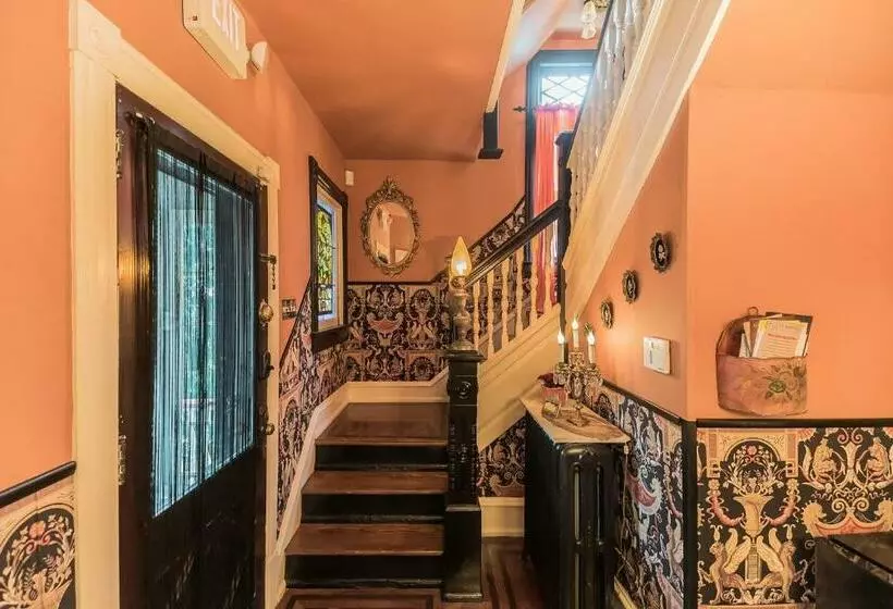 The Inn On Holly B&b