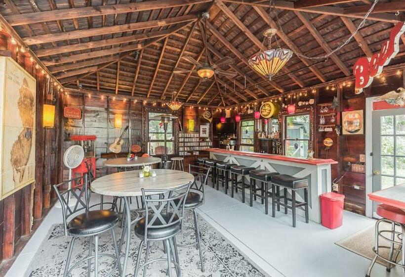 The Inn On Holly B&b