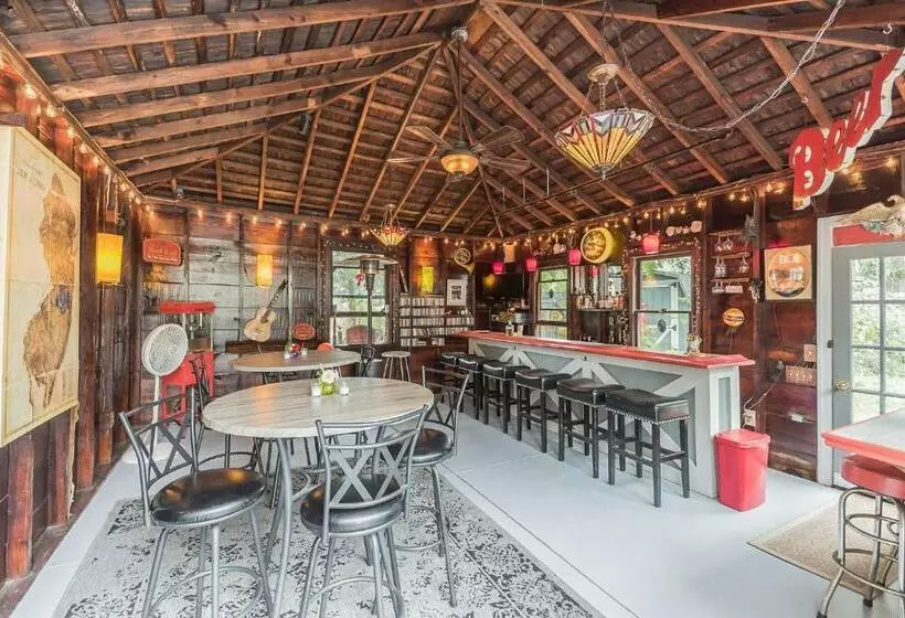 The Inn On Holly B&b