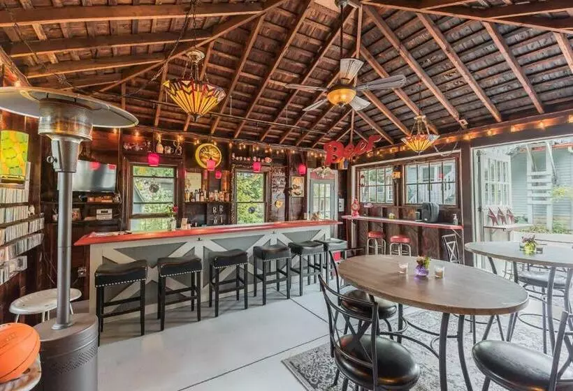 The Inn On Holly B&b