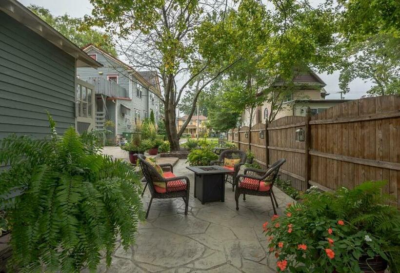 The Inn On Holly B&b