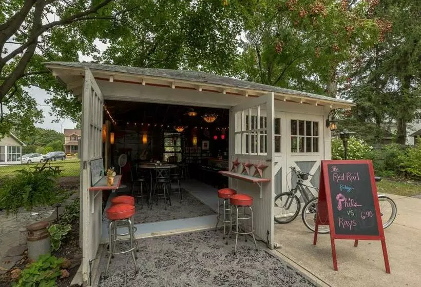 The Inn On Holly B&b