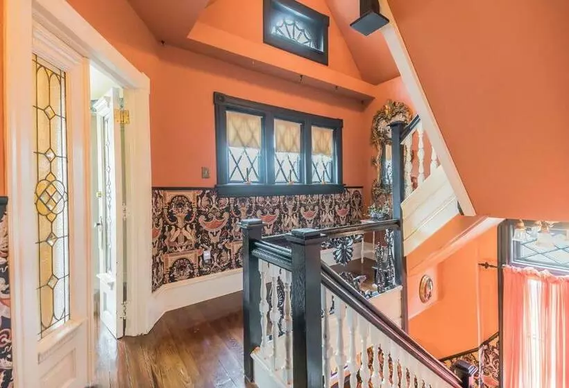 The Inn On Holly B&b