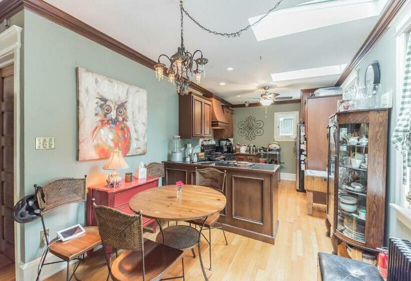 The Inn On Holly B&b