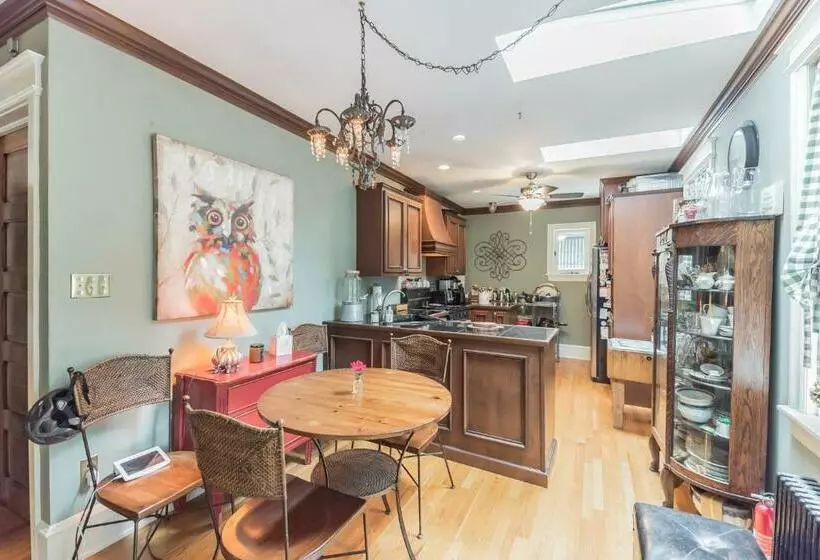 The Inn On Holly B&b