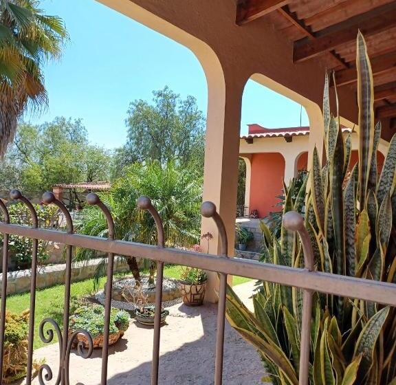 تختخواب و صبحانه Casona Dos Vidas