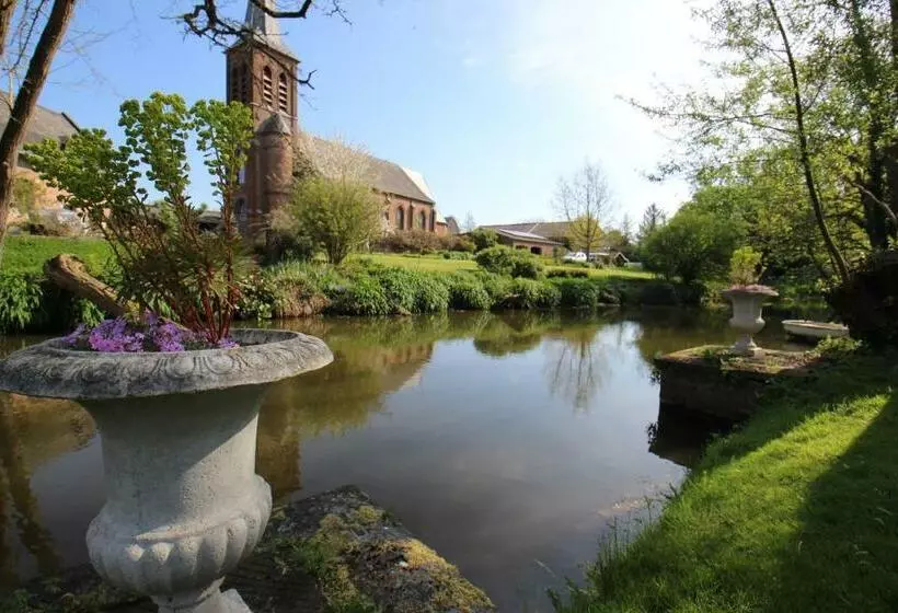 Aamiaismajoitus (B&B) Château De Ruesnes