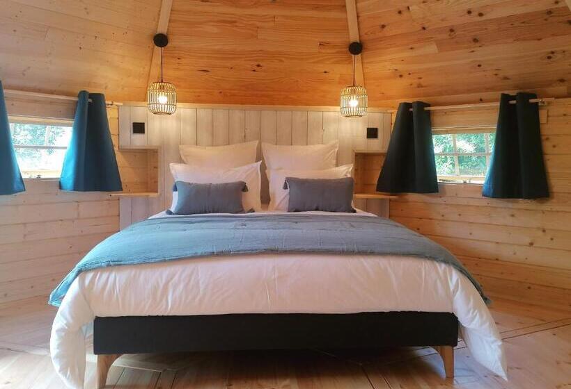 Отель Au Coin Du Bois