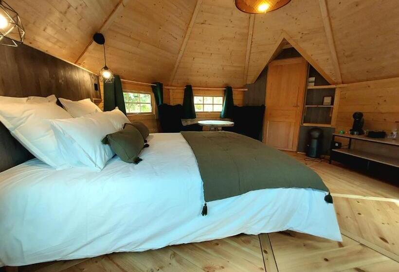 Отель Au Coin Du Bois