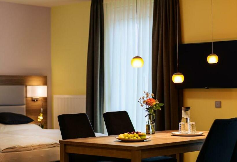 Отель Nutzwedel Resort Farmers Lodge