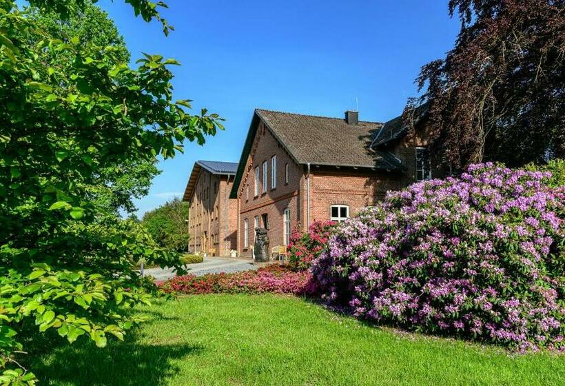 Отель Nutzwedel Resort Farmers Lodge