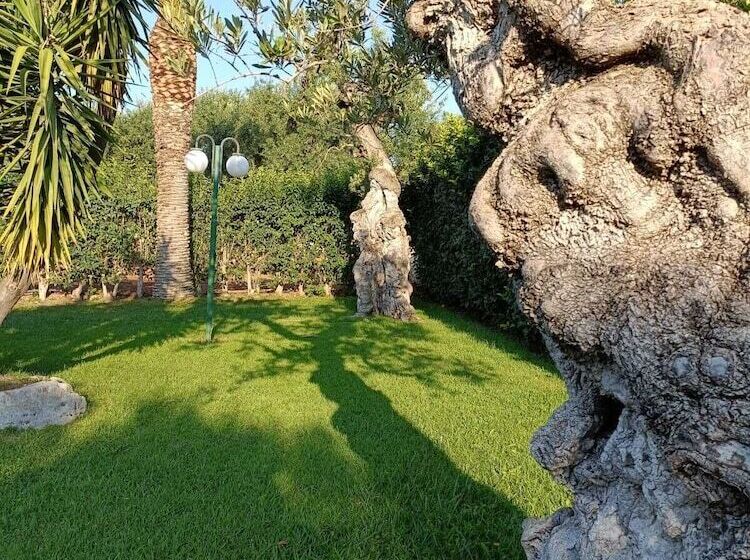 پانسیون Masseria Galleppa   Rooms, Pool And Relax