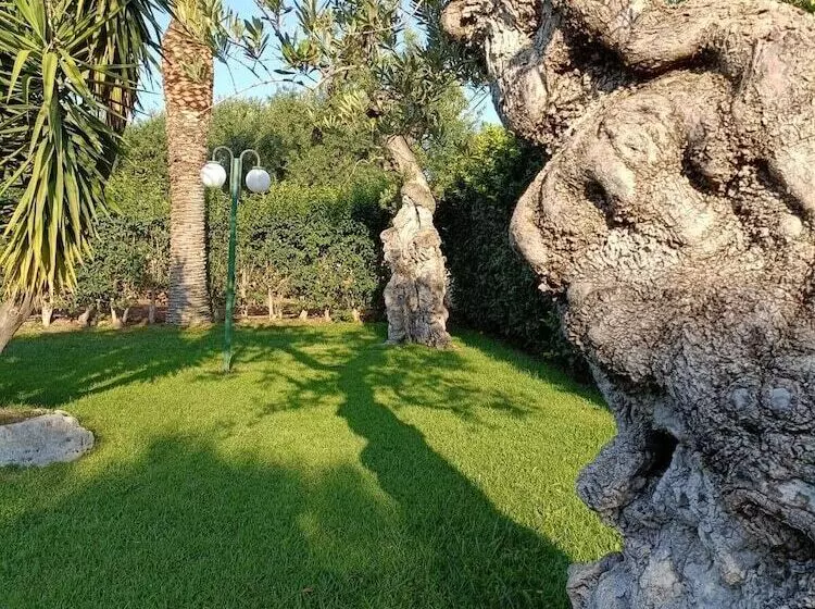 ペンション Masseria Galleppa   Rooms, Pool And Relax