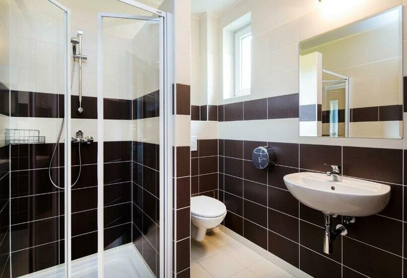 פנסיון Penzion Acrobat Park