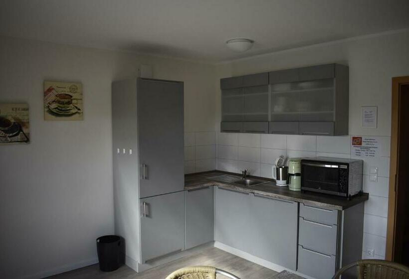 Pension Zur Schleuse Garni Am Elbe Lübeck   Kanal In Witzeeze