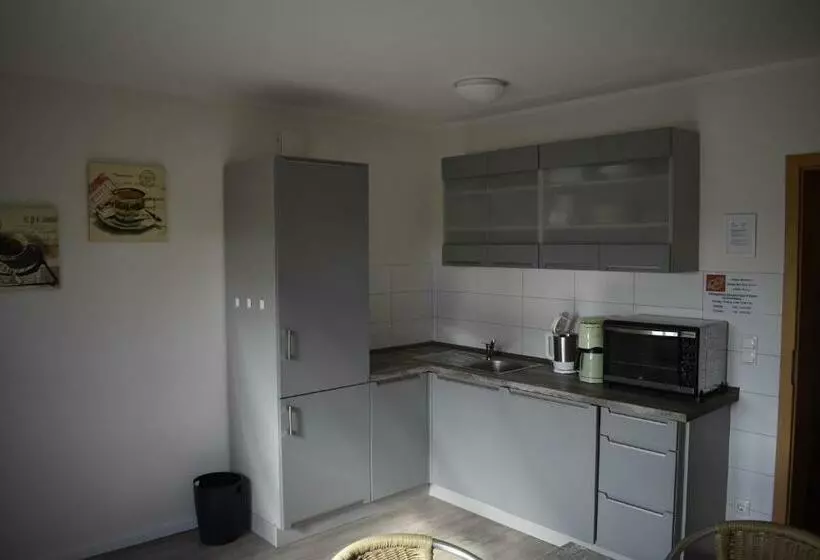 Pension Zur Schleuse Garni Am Elbe Lübeck   Kanal In Witzeeze