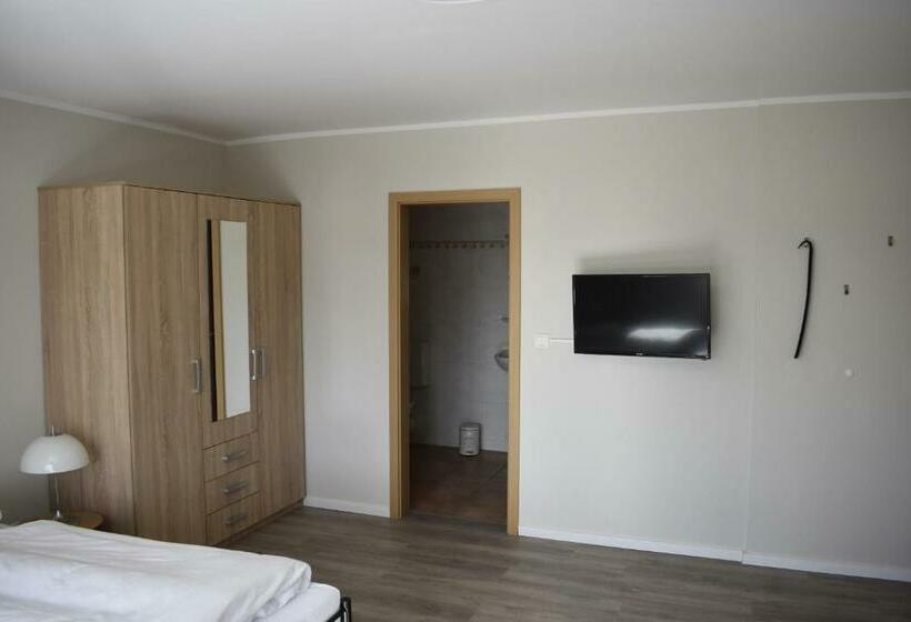 Pension Zur Schleuse Garni Am Elbe Lübeck   Kanal In Witzeeze