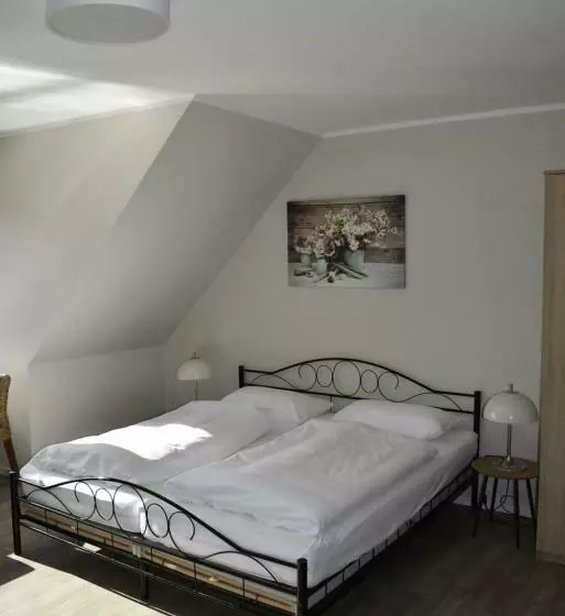 Pension Zur Schleuse Garni Am Elbe Lübeck   Kanal In Witzeeze