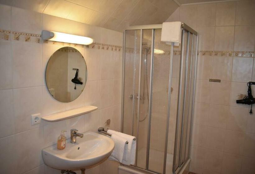 Pension Zur Schleuse Garni Am Elbe Lübeck   Kanal In Witzeeze