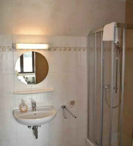 Pension Zur Schleuse Garni Am Elbe Lübeck   Kanal In Witzeeze