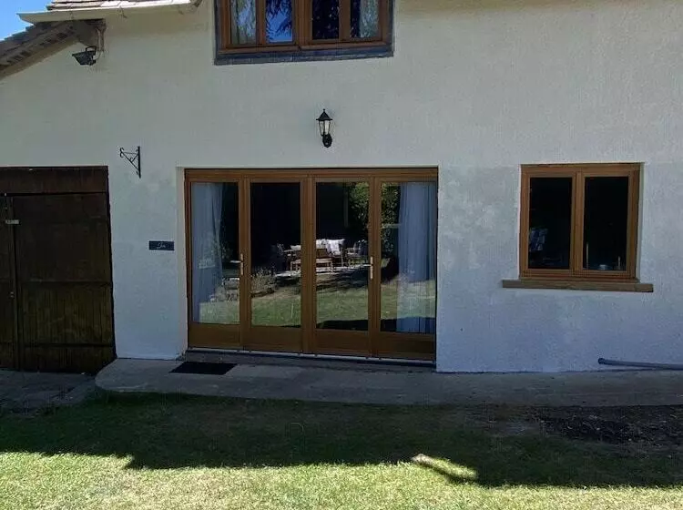 Aamiaismajoitus (B&B) Maison De Montgibaud