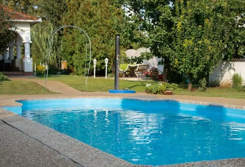 ベッドアンドブレックファースト Penzión Emese