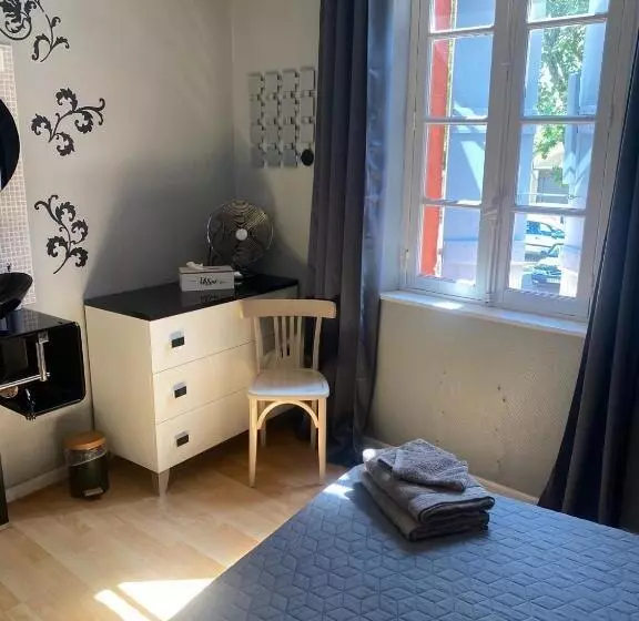 ホテル Hôtel Restaurant L Escale Chez Mimi