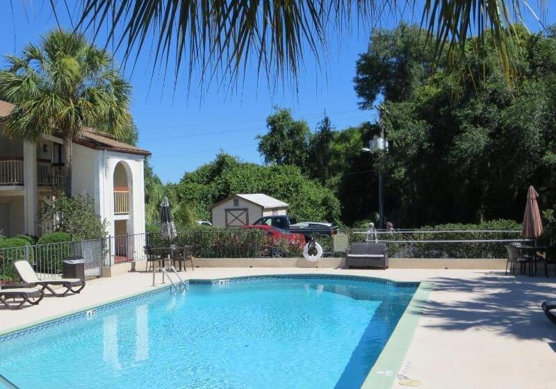 Central Motel Inverness