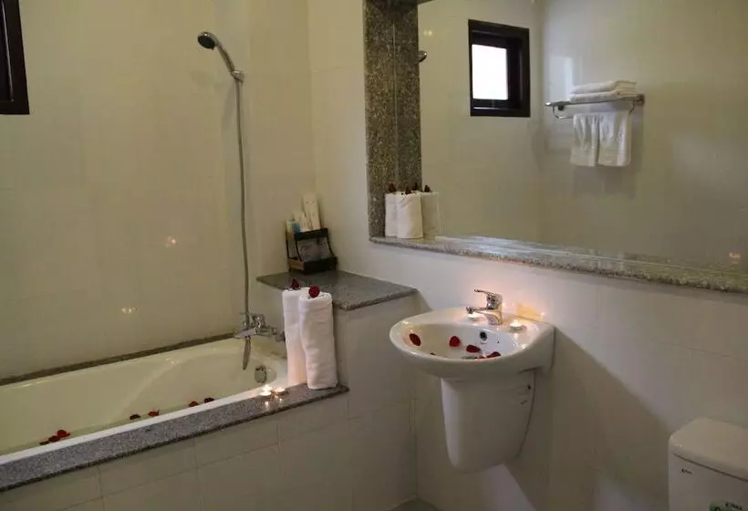 Gm Doc Let Beach Resort & Spa