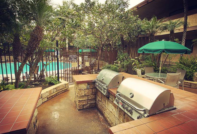 בית מלון כפרי Harbortown Point Resort