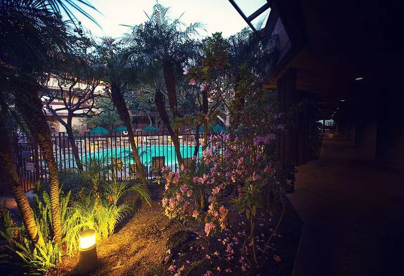 Отель Harbortown Point Resort